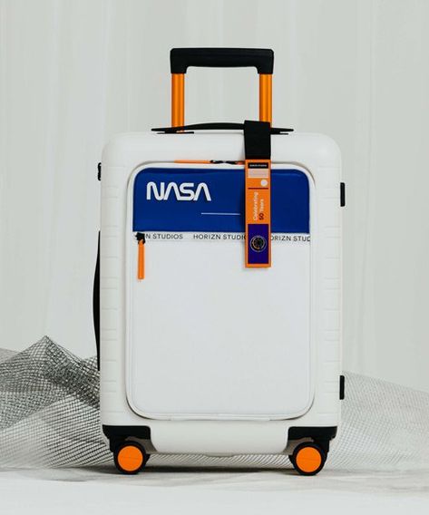 Nasa Product Design, Luggage Design, Suitcase Design, Space Tourism, Nasa Astronaut, Industrial Design Product, Retro Future, Buku Harry Potter, Cabin Luggage