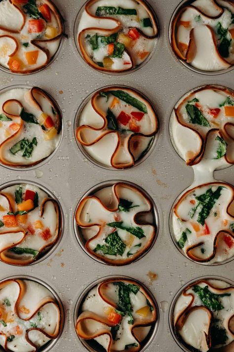 Turkey Veggie Egg White Cups - Kalejunkie Easy Egg Cups, Egg White Breakfast Recipes, Egg White Cups, Egg White Breakfast, Turkey Egg, Super Easy Breakfast, Egg White Recipes, Fast Food Breakfast, Turkey Breakfast