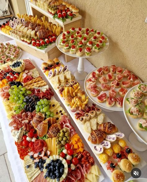 Party Food Catering, Wedding Snacks, Idee Babyshower, Party Food Buffet, Catering Ideas Food, Favorite Recipes Dinner, Party Food Platters, Birthday Brunch, Catering Food