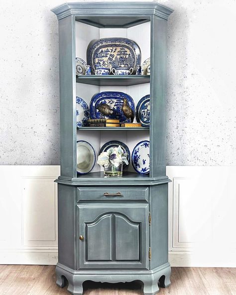 The prettiest corner cabinet ever! This petite charmer is available on our #etsyshop. Free shipping! Painted Corner Cabinet Ideas, Corner Cabinet Decor, Painted Corner Cabinet, Kitchen Corner Cabinet, Painted Furniture For Sale, Vintage Painted Furniture, Corner Kitchen Cabinet, Kitchen Corner, White Chalk Paint