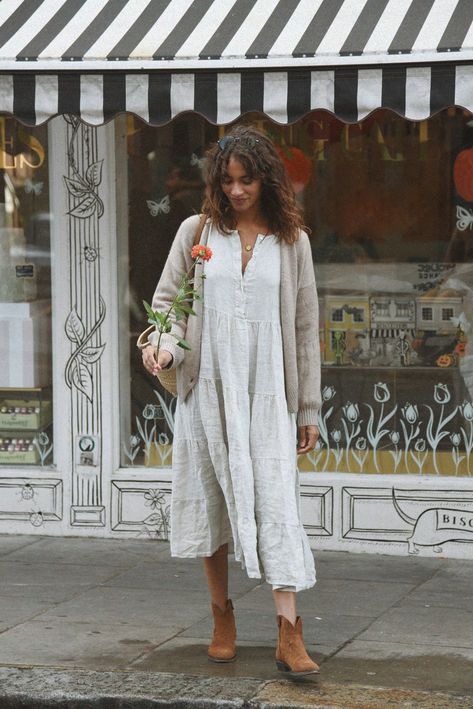 Cream Maxi Dress Outfit, Cozy Womens Outfits, Minimal Boho Outfit, Winter Linen Outfit, Mother Outfits Casual, White Dress Fall Outfit, Cardigan With Dress Outfit, Neutral Dress Outfit, Oatmeal Outfit