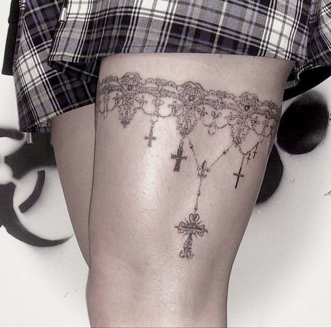 Rosary Tattoo Thigh, Tattoo Types, Lace Thigh Tattoos, Corset Tattoo, Thigh Garter Tattoo, Cat Tattoo Ideas, Garter Tattoo, Chain Tattoo, Doll Tattoo