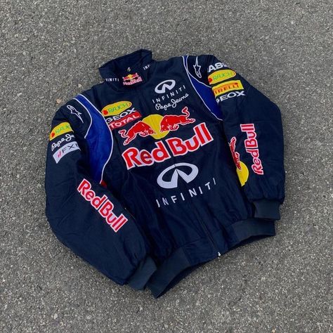 Women's Streetwear Fashion Winter, Red Bull Jacket, Outfit Ideas Streetwear, Streetwear Photoshoot, Vintage Racing Jacket, Vintage Style Jacket, Best All Inclusive Resorts, Racing Jackets, Fire Fits