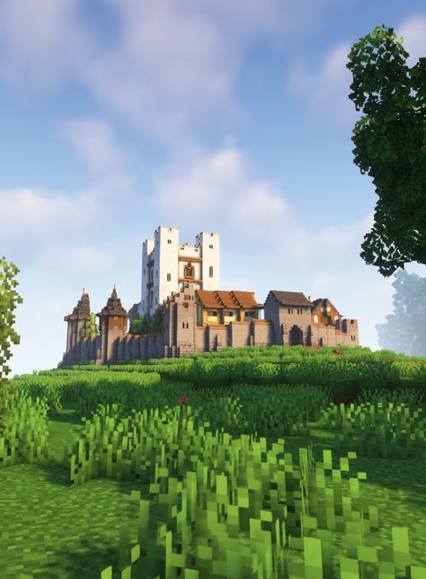 Minecraft Castle And Village, Minecraft Castle No Mods, Minecraft Castle Keep, Minecraft Survival Castle, Diorite Castle Minecraft, Midevel Castles Minecraft, Minecraft Mini Castle, Small Castle Minecraft, Small Minecraft Castle