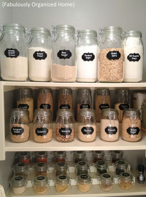 Mason Jar Home Organisation - great pantry organisation and declutter by using labelled Mason Jars to store flour, salt, sugar etc... Desain Pantry Dapur, Chalk Labels, Koti Diy, Mason Jars Labels, Organized Pantry, Pantry Organisation, Desain Pantry, Kitchen Organisation, Pantry Labels