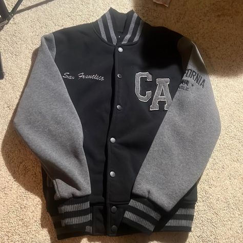 Gray and black varsity jacket Grey Varsity Jacket, Prom Jacket, Black Varsity Jacket, Senior Jackets, Varsity Jacket Outfit, Jacket Designs, School Jacket, Indian Wedding Poses, Baseball Jackets