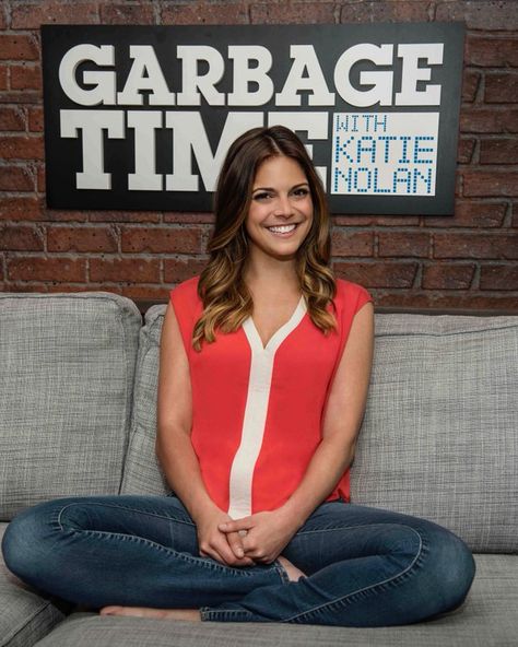 Katie Nolan Katie Nolan, Female Sports, Bored At Work, Nfl Logo, American Sports, Female Athletes, Sport Girl, Girl Crush, Athletic Women