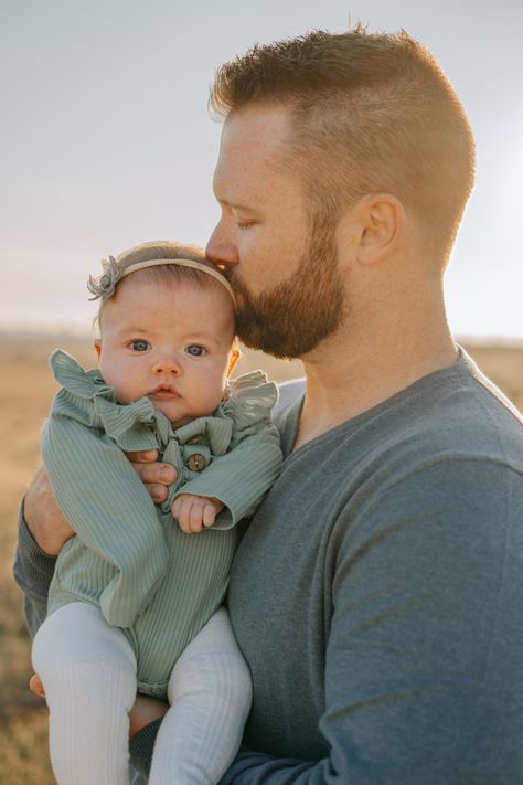 Baby Photoshoot With Daddy, Father Daughter Poses Picture Ideas, Father Newborn Photography, Father And Daughters Photo Ideas, Infant Family Photoshoot Ideas, Father Daughter Photo Poses, November Newborn Photoshoot, Daddy And Newborn Daughter Photo Ideas, Daddy And Me Mini Session Ideas