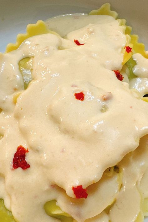 Spicy Alfredo Sauce, Spicy Alfredo, Pepper Paste, Alfredo Sauce Recipe, Special Sauce, Bariatric Recipes, Hot Pepper, Alfredo Sauce, Vegetarian Cheese