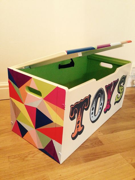 Geometric hand painted toy boxes for sale! Toy Box Design Ideas, Toy Box Paint Ideas, Wooden Toybox Makeover, Toy Chest Painting Ideas, Paint Toy Box Ideas, Painted Toy Box Ideas, Upcycled Toy Chest, Painted Toy Chest, Painted Toy Boxes