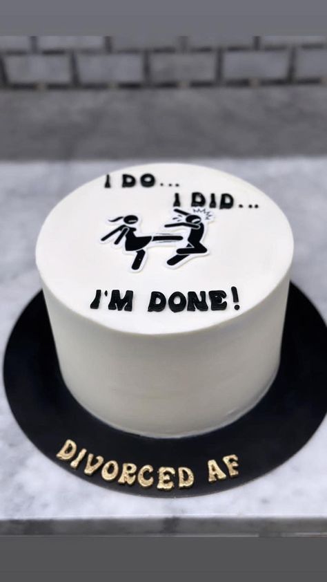 Divorce Cake Ideas, Divorce Celebration Ideas, Divorce Party Cake, Break Up Party, Divorced Party, Divorce Photoshoot, Finally Divorced, Aesthetic Simple Cake, Mother Birthday Cake