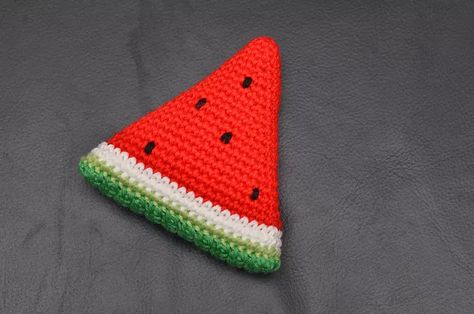 Watermelon Crochet, Crochet Watermelon, Watermelon Wedge, Food Crochet, Amigurumi Food, Crochet Fruit, Crochet Appliques, Watermelon Pattern, Beginner Knitting Projects