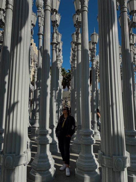 Lacma Museum, La Summer, Los Angeles Museum, Museum Aesthetic, Los Angeles Travel, Insta Ideas, Cute Selfies Poses, Summer 24, Ootd Fashion