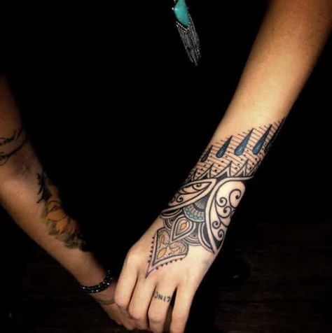 Wrist Tattoos for Women - Ideas and Designs for Girls Ornamental Wrist Tattoo, Wrist Hand Tattoo, Stammestattoo Designs, Wrist Tattoos Girls, Lower Arm Tattoos, Small Wave Tattoo, Cool Wrist Tattoos, Beautiful Tattoos For Women, Wrist Tattoos For Guys