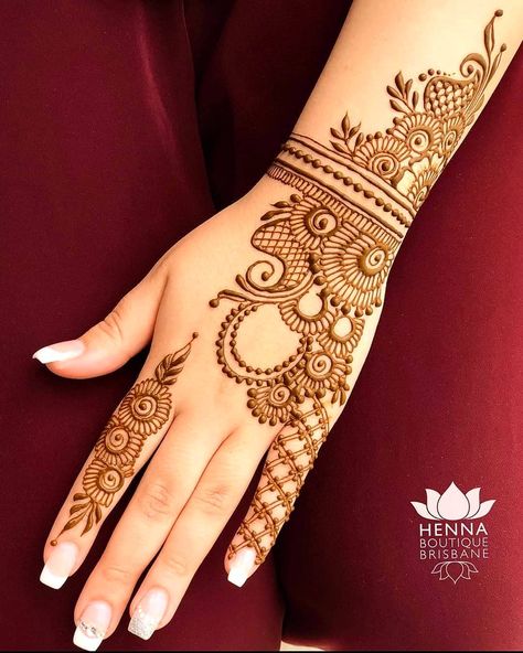 🌱HENNA 🌏TRAVEL 🏝DIVING on Instagram: “Let me know if youre after Henna Party bookings - we're going to open up soon. London and paid travel. By @henna_boutique_brisbane . . .…” Mehandi Design For Hand, Latest Arabic Mehndi Designs, Tato Henna, मेहंदी डिजाइन, Finger Henna, Latest Henna Designs, Simple Mehndi Designs Fingers, Full Mehndi Designs, Stylish Mehndi Designs