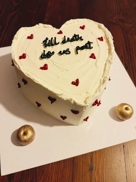 One Year Cakes Anniversary, 1st Anniversary Cake Ideas Couple, One Year Cake Anniversary, 1st Wedding Anniversary Cake, Anniversary Cakes Ideas Couple, Couple Anniversary Cake, 1st Anniversary Cake, Anniversary Dessert, Marriage Anniversary Cake