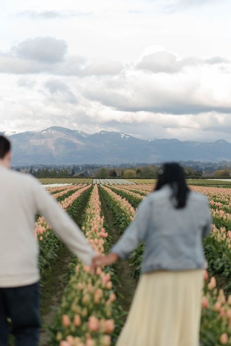 A Springtime Skagit Valley Tulip Fields Couples Session — J and L Photography Festival Photoshoot, San Juan Islands Wedding, Amsterdam Tulips, Fall Photo Shoot Outfits, Tulip Field, Seattle Wedding Photography, Instagram Couples, Skagit Valley, Photoshoot Pose