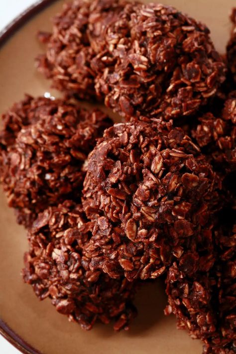 Gluten Free Haystacks, How To Make Haystacks, No Bake Haystacks, Hay Stack Cookies, Healthy Haystacks, Haystack Cookies No Bake, Chocolate Haystacks Recipe, Chocolate Haystack Cookies, Chocolate Haystacks