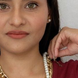 Vishali Sharma | Content Creator on Instagram: "Double Layer Necklace Hack #necklace #necklacehack #doublelayernecklace #vishag" Cheap Layered Choker Necklace With Double Chain, Cheap Layered Double Chain Choker Necklace, Double Layer Necklace Hack, Gold-plated Oval Choker Necklace, Necklace Hack, Festival Meenakari Temple Necklace Choker, Double Layer Necklace, Layer Necklace, Content Creator