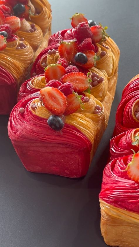 LABO | Brioche feuilletée fruit rouge 😋 Le plus simple c’est de commander 😁 #cake #patisserie #pastry #foodbakery_s #viennoiseries | Instagram Patisserie Desserts, Food To Share, Pastry Decoration, Patisserie Fine, Fruit Pastries, Artistic Ideas, Danish Pastry, Food Recepie, Bakery Recipes