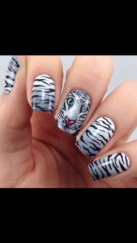 Wish I could paint my nails like this, seriously want these. Tiger Nail Art, Animal Nail Designs, Tiger Nails, Animal Print Nails Art, Animal Nail Art, Gel Set, Leopard Nails, Animal Nails, Animal Print Nails