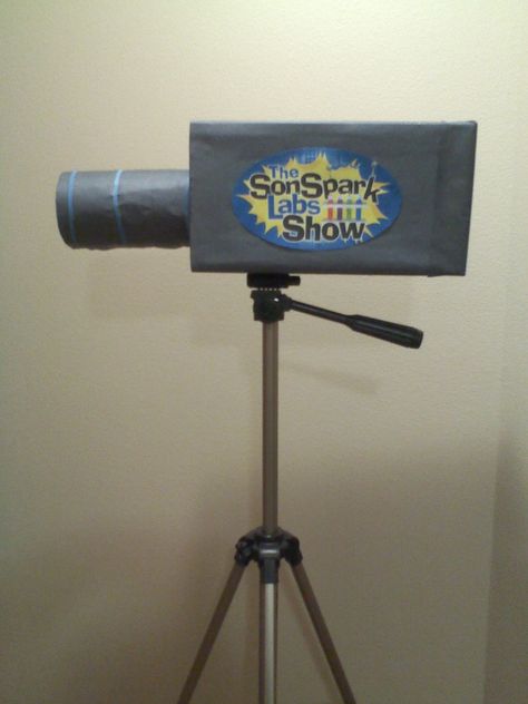 Movie Camera for the 'Show' area:  shoe box + peanut butter jar + black paper + printable SonSparks Lab Show emblem from the Decor & More pack; sits on a camera tripod Cardboard Tv, Camera Crafts, Diy Cardboard Toys, Tv Camera, Science Decor, Peanut Butter Jar, Vbs Themes, Christmas Program