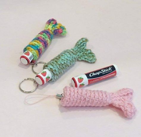 Chapstick Holders, Mermaid 🧜‍♀️ Tails. Fun and Easy to make. Cute gifts 🎁 & party 🥳 favors! Crochet Party Favors, Chapstick Holder Crochet, Crochet Chapstick Holder, Funny Crochet Gifts, Small Crochet Gifts, Crochet Fish, Crochet Tutorial Pattern, Crochet Humor, Crochet Business