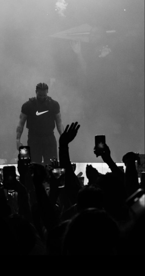 Hip Hop Aesthetic Wallpaper, Drake Playlist, Drake Rapper, Drake Photos, Drizzy Drake, Drake Drizzy, Cool Nike Wallpapers, Aesthetic Lockscreens, Aubrey Drake