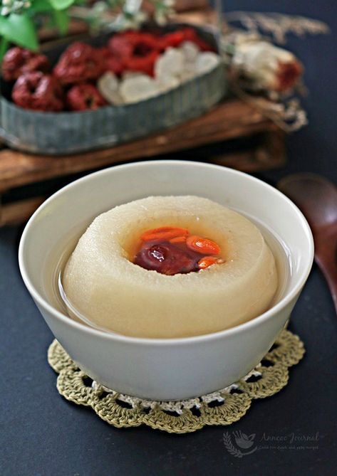 Steamed Pear with Rock Sugar 冰糖蒸雪梨 - Anncoo Journal Snow Pear, Desserts Around The World, Savory Dessert, Pear Dessert, Rock Sugar, Sweet Soup, Steam Recipes, Fruity Desserts, Homemade Drinks