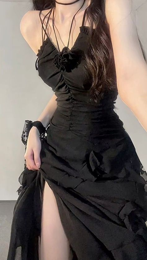 Dresses Types Chart Style, Eighteenth Birthday Dress, Masc Dresses, Black Dresses Aesthetic, Aesthetic Korean Dress, Hot Dresses Classy, Fancy Dinner Outfit Night, Full Body Pictures, Spicy Dress