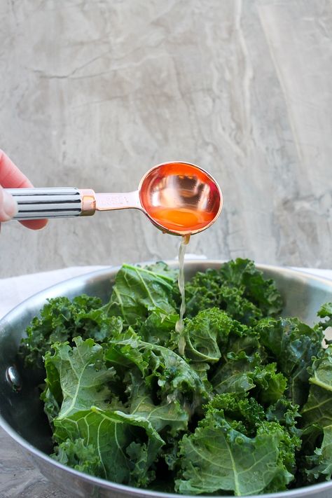 This Braised Kale with Apple Cider Vinegar is a quick and EASY vegan side dish that's ready in about 10 minutes! Warm Kale Salad, Warm Salads, Braised Kale, Kale Chip Recipes, Garlic Chips, Massaged Kale, Kale Recipes, Vegan Side Dishes, Vegan Sides