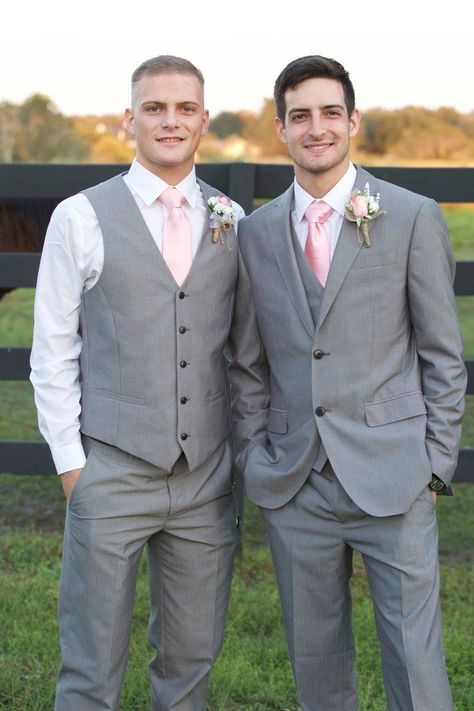 Grey Pants And Vest Outfit Men, Grey Tux Pink Tie, Gray And Pink Tuxedo, Pink And Grey Groomsmen Attire, Groom And Groomsmen Attire Grey Blush Pink, Gray Suit Pink Tie, Grey And Pink Suit, Chambelanes Outfits Pink, Groomsmen Blush Pink