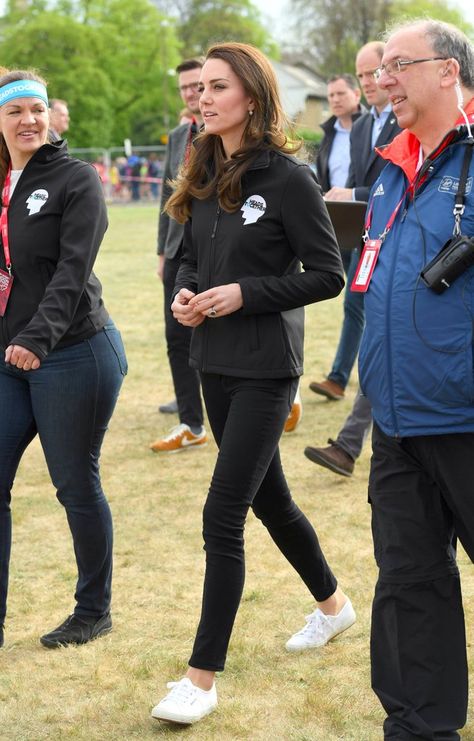 Models love Superga sneakers, and now they have a royal's stamp of approval too. Kate Middleton wore a pair of the casual white kicks to the 2017 Virgin Money London Marathon on Sunday. The duchess of Cambridge, Prince William, and Prince Harry were all on hand to support runners and the Heads Together initiative. Black Superga Outfit, Superga Outfit, Prince Harry Kate Middleton, Prince Harry And Kate, Superga Sneakers, London Marathon, Kate Middleton Prince William, Ray Ban Wayfarer, Hollywood Actress