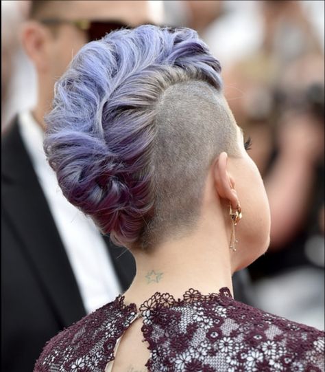 Undercut Updo, Kelly Osbourne Hair, Queer Style, Pixie Undercut, Half Shaved Hair, Half Shaved, Kelly Osbourne, Mohawk Hairstyles, Lavender Hair