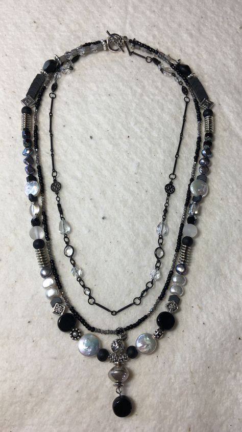 Punk Beaded Jewelry, Beaded Crystal Jewelry, Alt Beaded Jewelry, Grunge Necklaces Layered, Edgy Beaded Jewelry, Emo Jewelry Diy, Alt Jewelry Diy, Diy Grunge Jewelry, Wire Jewelry Necklaces