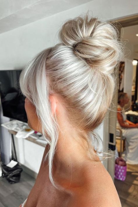 Top 20 Icy Platinum Blonde Haircut Ideas To Must Try Wispy Bun Wedding, Top Knot Bridesmaid Hair, Bridesmaid Top Knot, Wedding Top Knot Hair, Modern High Updo Hairstyles, Bridal Top Knot, Wedding Top Knot, High Updo Bridesmaid, High Formal Bun