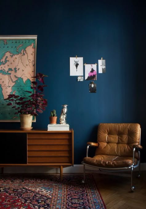 Blue Statement Wall Living Room, Blue Focal Wall Living Room, Blue Walls Brown Couch, Dark Blue Family Room, Dark Blue Living Room Ideas, Dark Blue Living Room, Dark Blue Walls, Hearth Room, Colourful Living Room