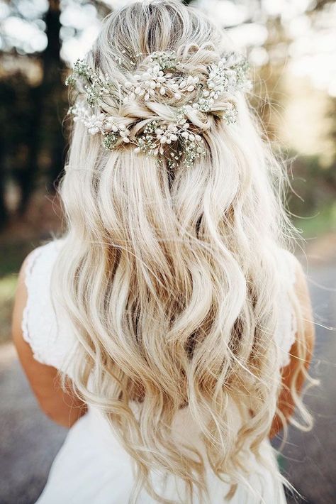 Unforgettable Wedding Hairstyles With Flowers ❤ See more: http://www.weddingforward.com/wedding-hairstyles-with-flowers/ #weddings #weddinghairstyles #HairStyles Fishtail Braids, Boho Wedding Hair, Best Wedding Hairstyles, Long Hair Wedding Styles, Wedding Hairstyles Half Up Half Down, Hair Styles 2017, Wedding Hair Flowers, Wedding Hair Down, Wedding Hairstyles Updo