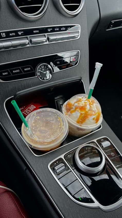 Fall Aesthetic Coffee, Aesthetic Starbucks, Drinks Aesthetic, Aesthetic Car, Car Aesthetic, Coffee Aesthetic, Aesthetic Coffee, In Car, Fall Aesthetic