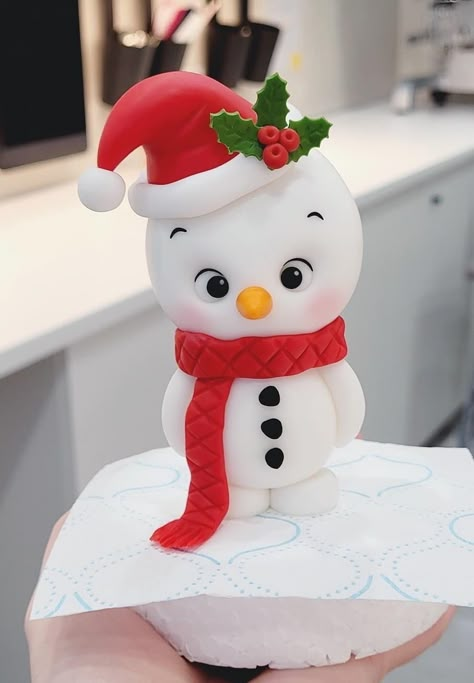 Fondant Snowman, Christmas Themed Cake, Christmas Figures, Cake Templates, Christmas Cake Designs, Christmas Cake Topper, Cake Topper Tutorial, Crafting Inspiration, Christmas Cake Decorations