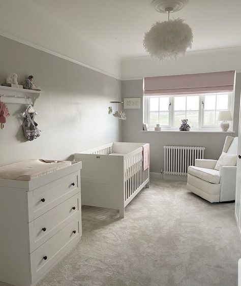 Grey Walls Nursery, Newborn Room Design, Nursery Layout Furniture Placement, Newborn Room Ideas, Grey Nursery Ideas, Newborn Bedroom, Baby Girl Nursery Room Ideas, Baby Room Decor Neutral, Grey Nursery Walls