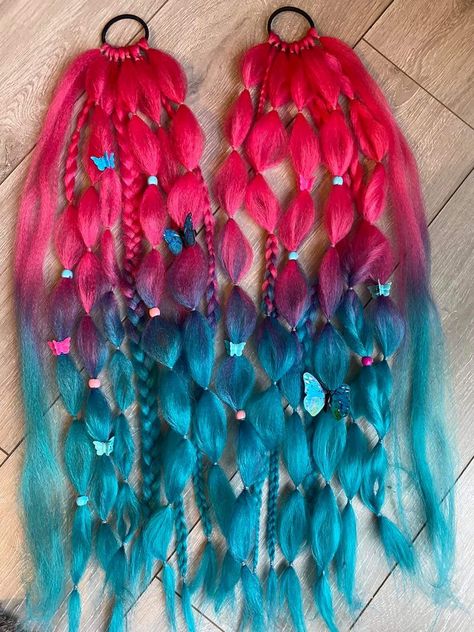 Colorful Hair Braids, Festival Braids Tutorials, Festival Braids With Color Extensions Short Hair, Pride Braids, Braids With Fake Hair, Rave Braids Tutorial, Braids With Color Extensions, Rave Hairstyles Braids, How To Braid In Colored Extensions