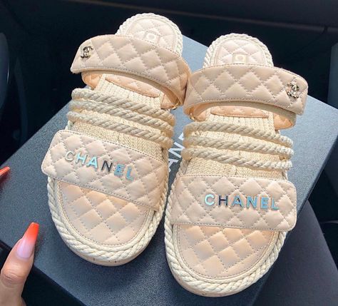 Pinterest @Trvpin ♡ Chanel Slides, Sneaker Trend, Designer Shopping, Chanel Sandals, Hype Shoes, Shoe Inspo, Girly Shoes, Shoe Fits, Cute Sandals