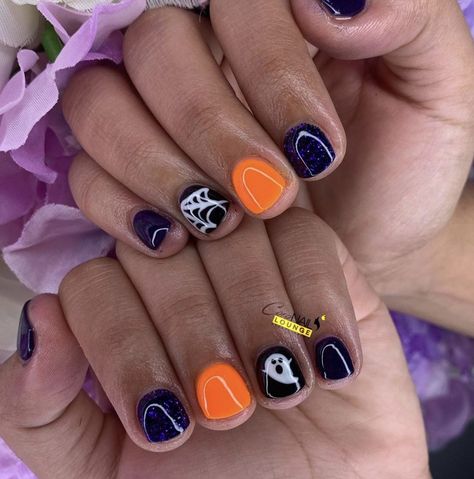 Halloween Dip Nail Ideas Halloween, Cute Halloween Nails Acrylic Simple, Halloween Solid Color Nails, Halloween Short Gel Nails, Halloween Gel Manicure Ideas, Halloween Gel Nails Short Simple, Halloween Nails For Girls Kids, Halloween Dip Powder Nails, Halloween Dip Nails Ideas Short