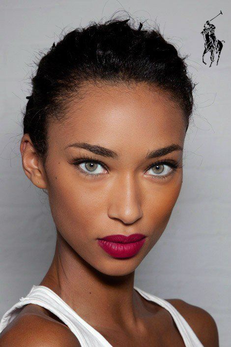 The Prettiest Berry Lipsticks For Dark Skin Tones, check it out at http://makeuptutorials.com/berry-lipstick-by-skin-tone/ Lipstick For Dark Skin, Berry Lipstick, Dark Lipstick, Red Lipstick, Brown Skin, Beautiful Makeup, All Things Beauty, Beauty Inspiration, Red Lips