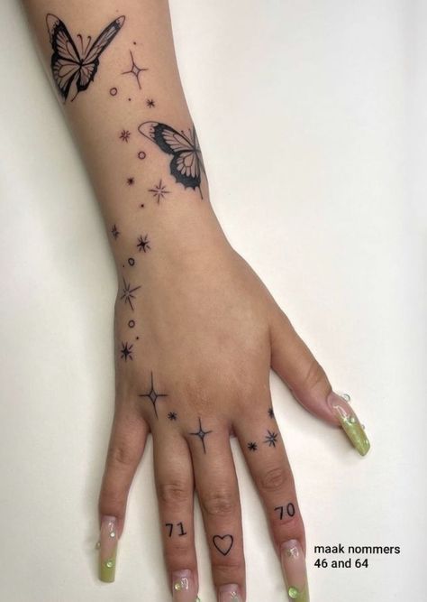 Wrap Around Hand Tattoo, Hand Wrist Tattoos For Women, Cute Arm Tattoo, Hand And Wrist Tattoos, Women Hand Tattoos Ideas, Simple Armband Tattoo, Cute Forearm Tattoos, Tattoos Hands, Tattoo Ideas Arm