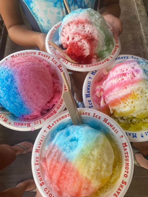 Shave Ice Hawaii, Shave Ice, Hawaii Oahu, Rainbow Food, Summer Snacks, Hawaiian Food, Snow Cones, Shaved Ice, Food Dessert