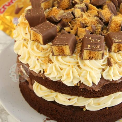 Crunchie Cake, Crunchie Chocolate, Chocolate Bar Cakes, Malteser Cake, Chocolate Easter Cake, Crunchie Bar, Sweetie Cake, Lemon Meringue Cheesecake, Honeycomb Cake