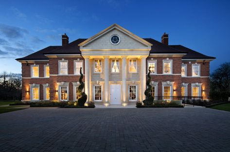 Cavendish House – A 21,000 Square Foot Newly Built Brick & Stone Mansion In London, England London Mansion, Luxury Homes Exterior, Stone Mansion, Luxury Houses Mansions, Luxury Modern Homes, Mayfair London, Reception Room, Rich Home, London Property