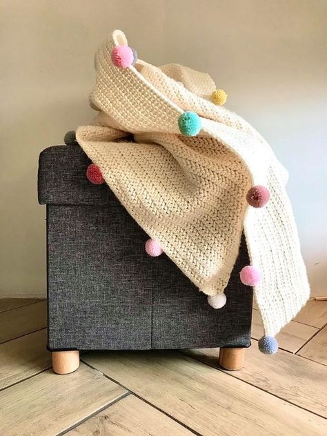 Crochet A Blanket, Weaving Knitting, Pom Pom Baby, Pom Pom Blanket, Easy Crochet Blanket, Crochet Blanket Pattern, What To Use, Crochet Patterns Free Blanket, Toddler Blanket